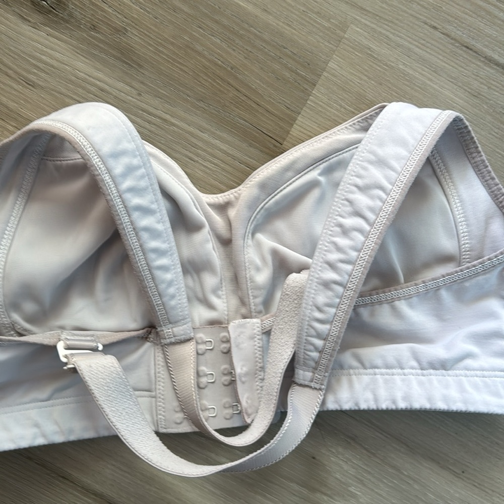 Lululemon Ta Ta Tamer sport bra - Picture 5 of 6